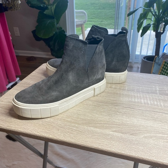 Dolce Vita Zabie Suede Platform Pull On Sneaker Booties - Picture 3 of 9